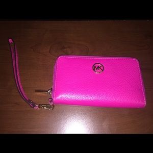 Michael Kors wallet/wristlet/phone holder